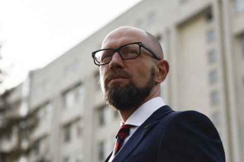 Яценюк: в политике практически не видно людей, которые осознают, что делать в стране