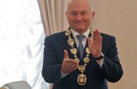 Лужков разводит пчел и продвигает изобретенный им суперкомпост