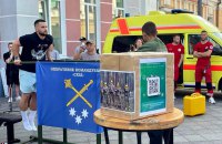 Військовослужбовець ЗСУ встановив рекорд України у віджиманні на брусах за годину