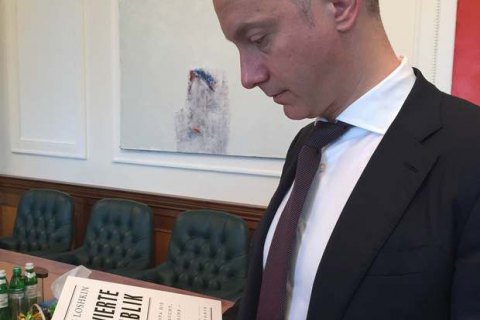 Книга Ложкина "Четвертая республика" издана на немецком языке