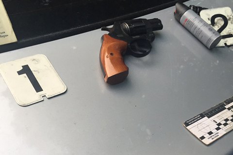 В Днепре полицейскому выстрелили в грудь при задержании 