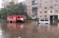 В Ровно из-за сильного ливня затопило улицы
