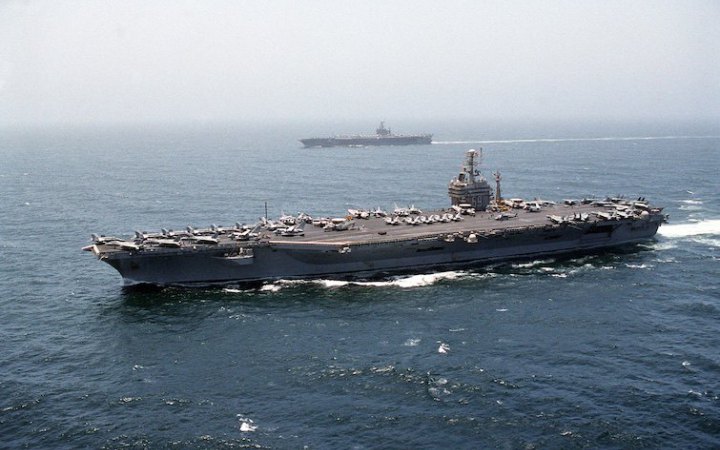 Британія і США відбили масовану атаку хуситів ракетами і БпЛА на судна в Червоному морі
