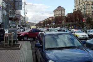 Кабмин разрешил платить за парковку при помощи телефона