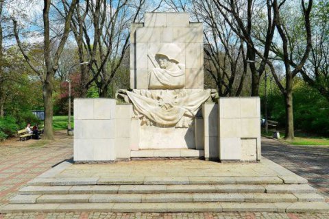 В Варшаве до конца года демонтируют памятник Благодарности советским солдатам