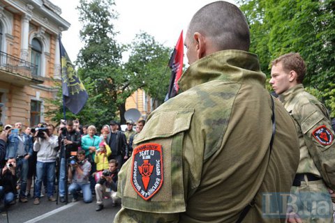 "Правый сектор" заявил, что имеет право ходить по улицам с оружием
