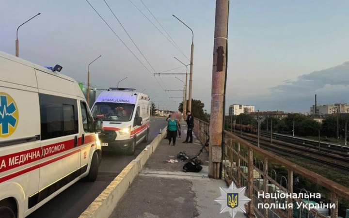 У Тернополі 13-річний хлопчик загинув після падіння з електросамоката