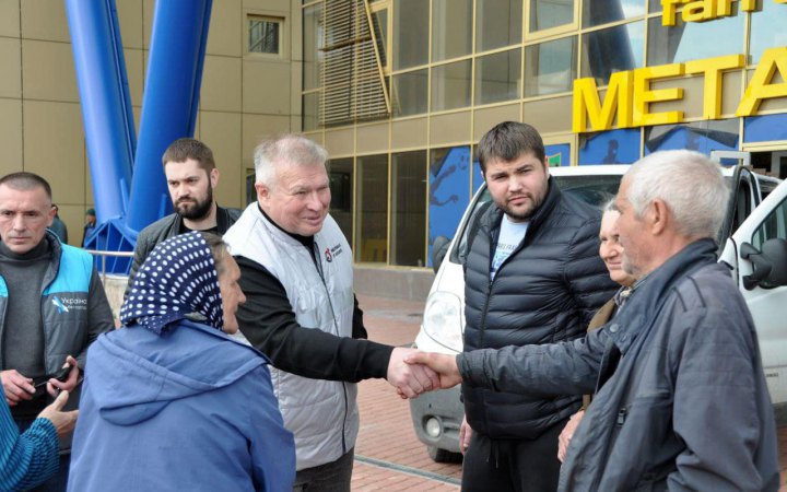 В недавно освобожденные Русскую Лозовую и другие села в Харьковской области привезли гуманитарную помощь, - Офис омбудсмена