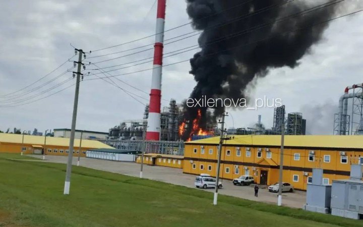 Уражено два НПЗ у Татарстані, комбінат у Тольятті, командні пункти та логістичні об'єкти ворога