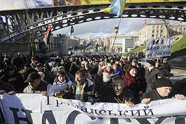 Митингующие уже пошли к АП