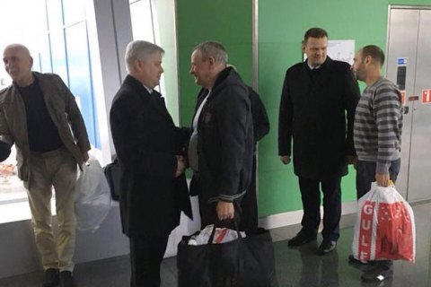 Четырех украинцев вытащили из многолетнего плена в Ливии 