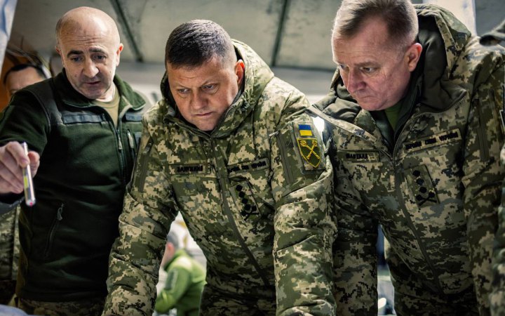 Залужний декілька днів працював з військовими на передовій