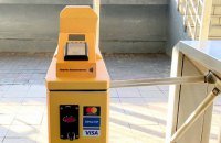 На станциях городской электрички в Киеве установили турникеты для бесконтактной оплаты