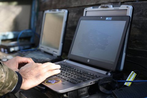 Волонтеры доукомплектуют систему управления артогнем на передовой