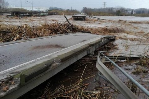 В Испании из-за шторма "Глория" погибли девять человек