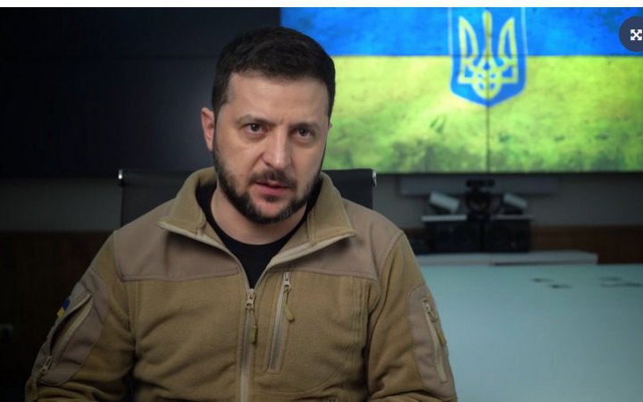 Зеленский: "Фактически мы вывели гражданских из "Азовстали"