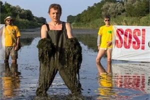 В Днепропетровске главную реку страны превратили в болото 