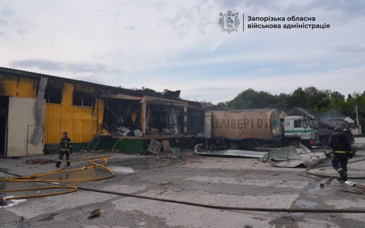 Росіяни атакували в Запоріжжі підприємство харчової промисловості (оновлено)