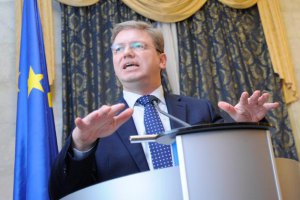 Фюле: ЕС готов возобновить подготовку к СА, как только у Украины появится желание