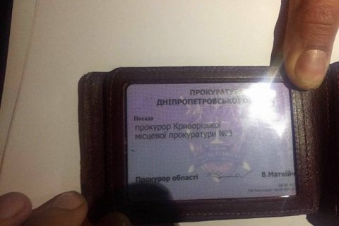 Прокурора на взятке в 3 тысячи долларов задержали в Кривом Роге 