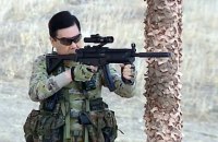 Президент Туркменистана показал силовикам, как правильно обращаться с оружием