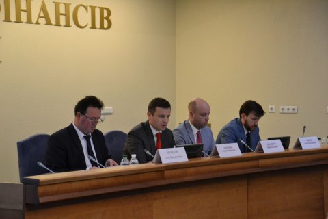 Таможенная служба уволила руководителей половины таможен