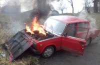 В Дубно автомобиль завелся и, проехав 15 метров, загорелся