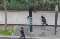 Появились видео нападения на парижский журнал