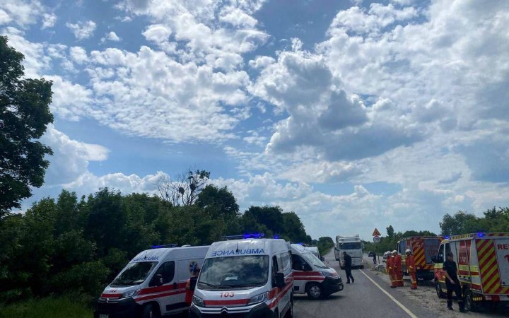 На Київщині зіткнулися легковик та мінівен, двоє загиблих