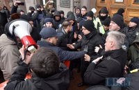 Противники киевских строек перекрывали Крещатик возле КГГА