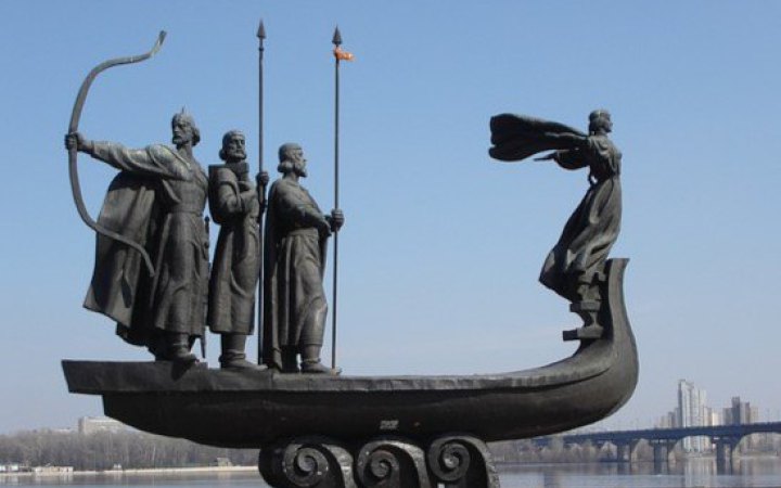 В Україні завтра буде хмарно, повітря прогріється до 13°