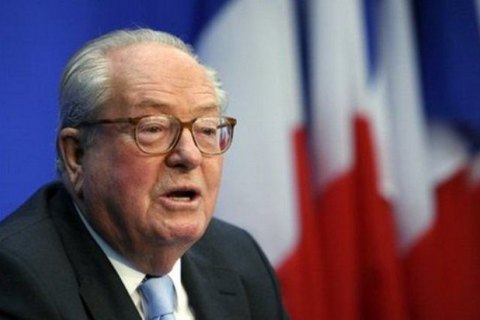 Отец Марин Ле Пен заявил, что его дочь должна уйти с поста лидера партии