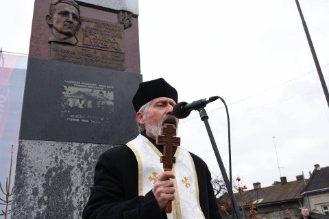 Во Львове открыли памятный знак Шухевичу 
