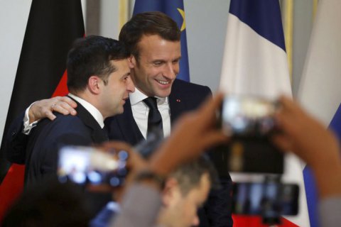 Макрон готов помочь Украине с вакциной от COVID-19 - Зеленский