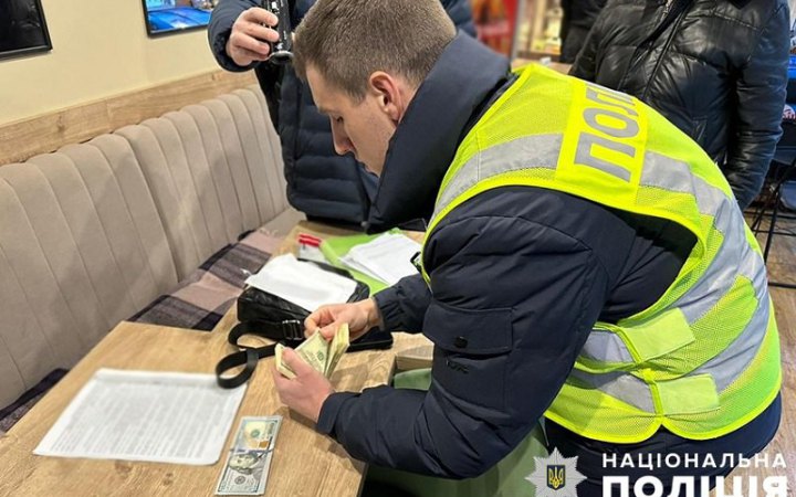 ​У Києві затримали лікаря швидкої допомоги, який за $9 тисяч обіцяв фіктивні документи для ухилянтів 