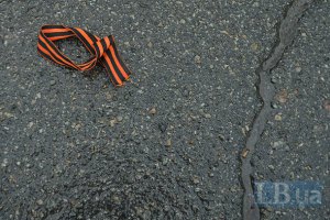 В Мелитополе пьяный мужчина с георгиевской лентой избил волонтерку