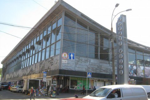 Директора столичного Житнего рынка уволили из-за неэффективности