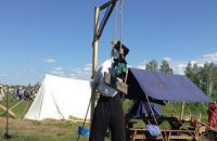 Рядом с детским рыцарским турниром под Новосибирском повесили "содомита"