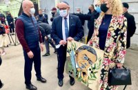 ​Посол Ізраїлю відкрив в Одесі мурал і годинник на честь письменника Жаботинського