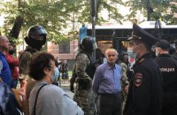 У Сімферополі біля будівлі ФСБ затримали близько 40 кримських татар
