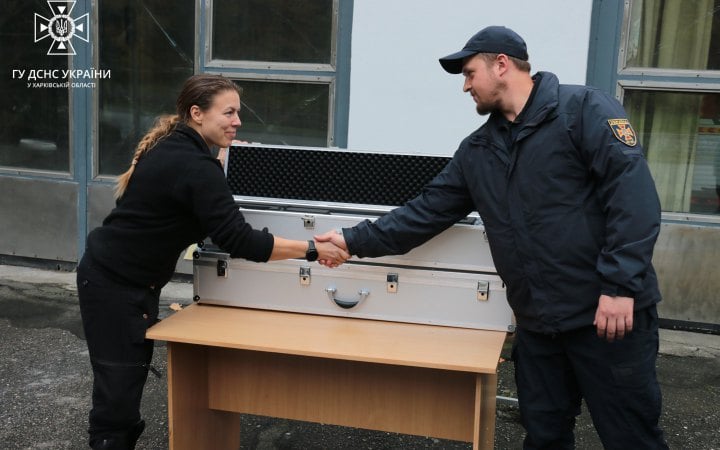 ​Шведські рятувальники передали саперам ДСНС спеціальне обладнання для розмінування