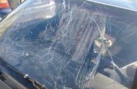 На Харківщині росіяни спочатку пропустили машини з дітьми, а потім обстріляли їх. Одна родина загинула