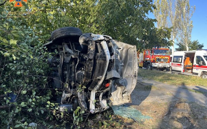 У Запоріжжі маршрутка в’їхала в електроопору, постраждало 8 осіб