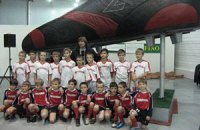 В Запорожье презентовали гигантскую футбольную бутсу