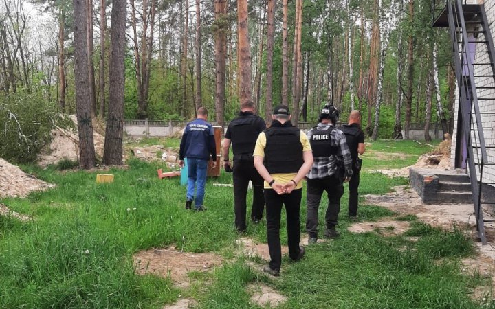 На Чернігівщині росіяни зробили живий щит з 350 жителів, яких утримували в підвалі школи, - прокуратура