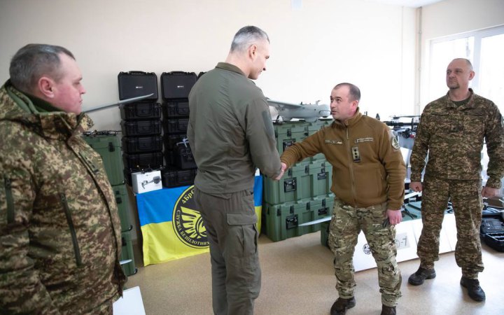 Бригада "Рубіж" НГУ за кошти столичної громади купила тисячу дронів, сотні радіостанцій, приціли і РЕБ
