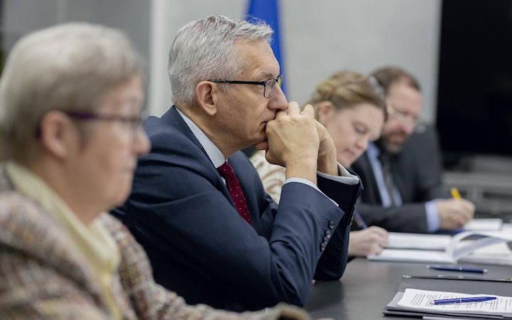 У МВС обговорили з послом Німеччини потребу в боєприпасах і озброєнні