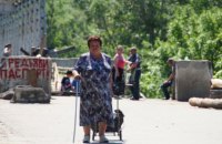 Пункт пропуска в Станице Луганской попал под обстрел