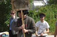 Под консульством РФ в Киеве акция "ватников"