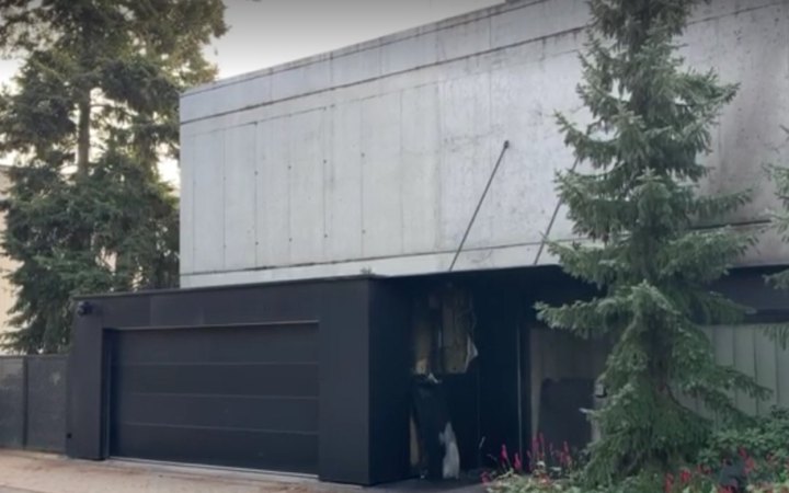 ​У Празі сталася пожежа біля будинку власника збройової компанії STV Group. Поліція не виключає підпал